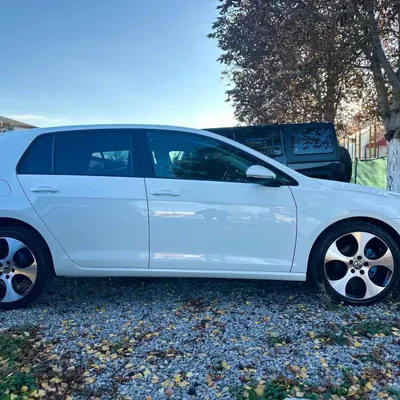 Volkswagen Golf 2015 në shitje