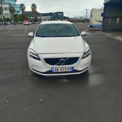 Volvo V40 2017 në shitje