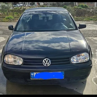 Volkswagen Golf 2000 në shitje