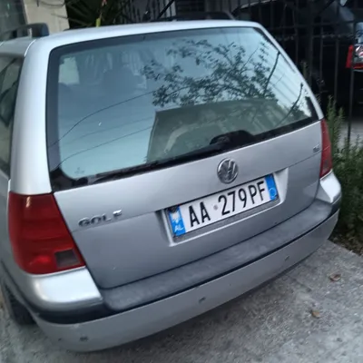 Volkswagen Golf 2000 në shitje