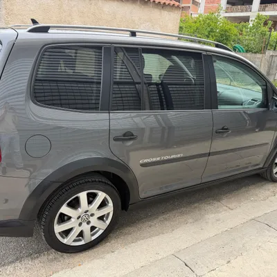 Volkswagen Touran 2011 në shitje