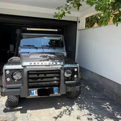 Land Rover Defender 2012 në shitje