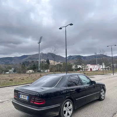 Mercedes-Benz E-class 2001 në shitje