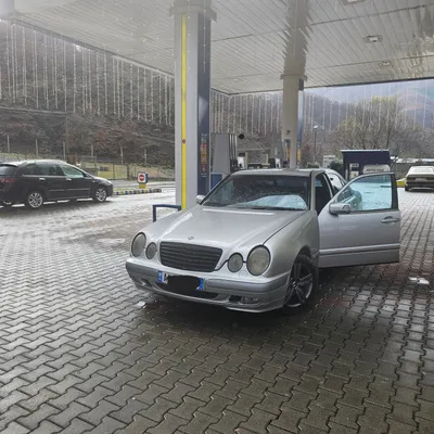 Mercedes-Benz E-class 2001 në shitje