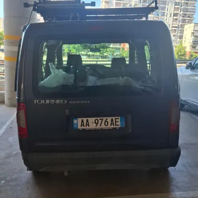 Ford Tourneo Connect 2011 në shitje