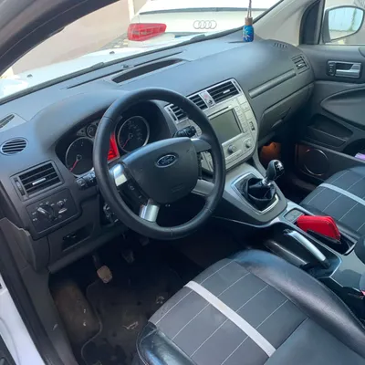 Ford Kuga 2012 në shitje