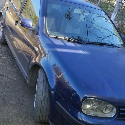 Volkswagen Golf 2000 në shitje