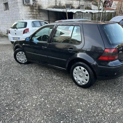 Volkswagen Golf 2000 në shitje