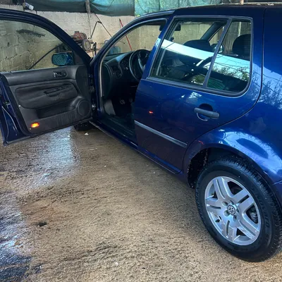 Volkswagen Golf 2000 në shitje