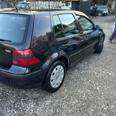 Volkswagen Golf 2000 në shitje