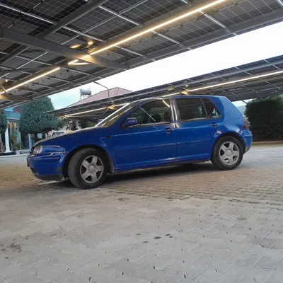 Volkswagen Golf 1999 në shitje