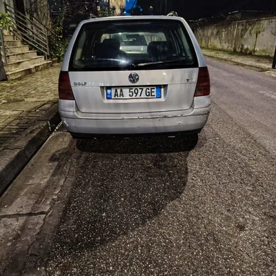 Volkswagen Golf 2000 në shitje