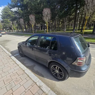 Volkswagen Golf 2000 në shitje