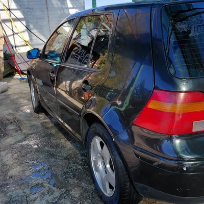 Volkswagen Golf 1999 në shitje