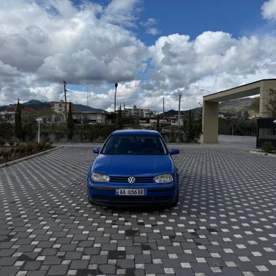 Volkswagen Golf 2000 në shitje