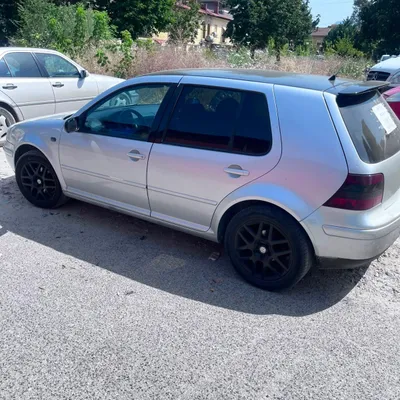 Volkswagen Golf 2000 në shitje