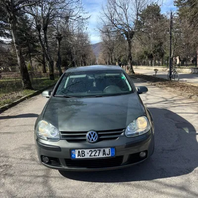 Volkswagen Golf 2004 në shitje