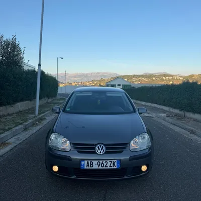 Volkswagen Golf 2005 në shitje