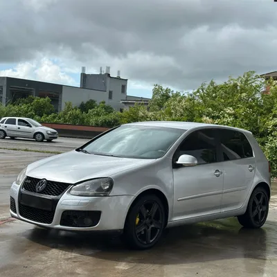 Volkswagen Golf 2004 në shitje