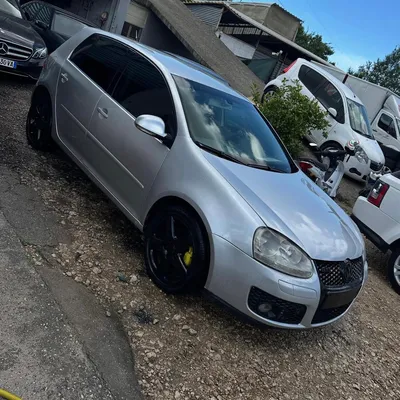 Volkswagen Golf 2004 në shitje