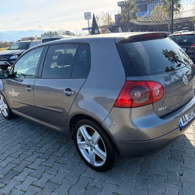 Volkswagen Golf 2006 në shitje