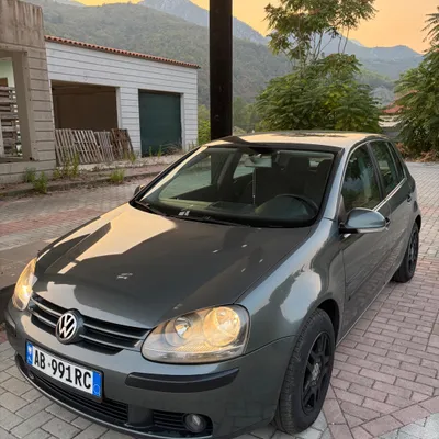 Volkswagen Golf 2005 në shitje