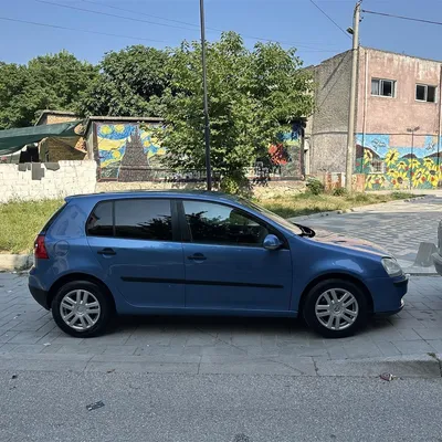 Volkswagen Golf 2003 në shitje