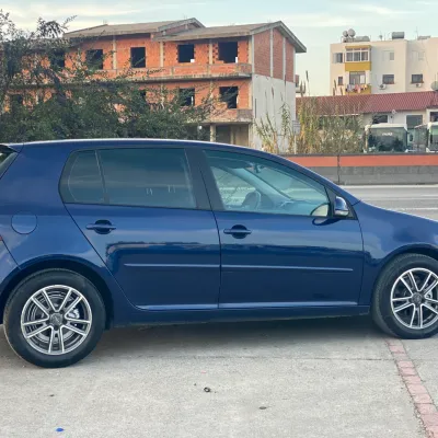 Volkswagen Golf 2005 në shitje