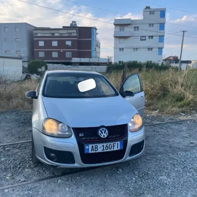 Volkswagen Golf 2005 në shitje