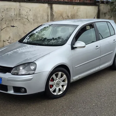 Volkswagen Golf 2005 në shitje