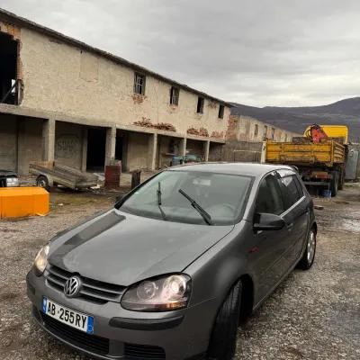 Volkswagen Golf 2005 në shitje
