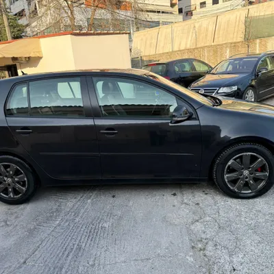 Volkswagen Golf 2005 në shitje
