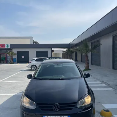 Volkswagen Golf 2005 në shitje