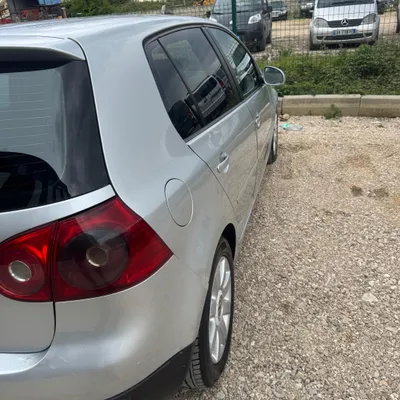 Volkswagen Golf 2006 në shitje