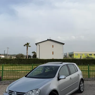 Volkswagen Golf 2005 në shitje