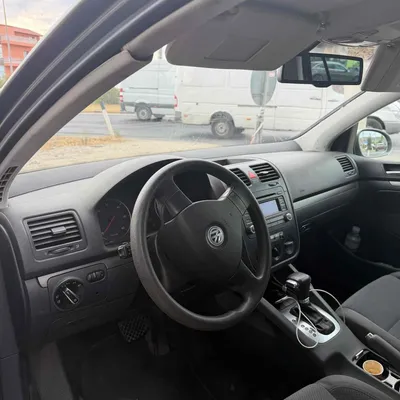 Volkswagen Golf 2006 në shitje