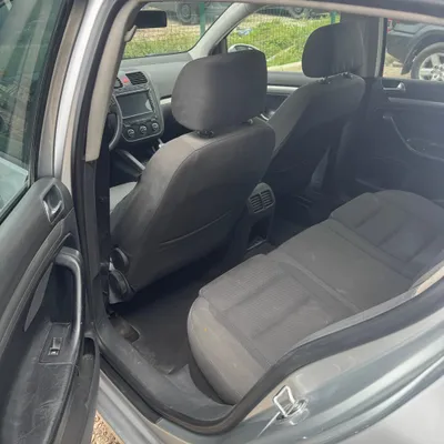 Volkswagen Golf 2006 në shitje