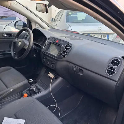 Volkswagen Golf 2007 në shitje
