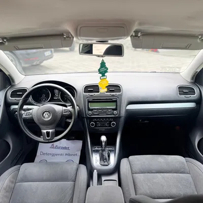 Volkswagen Golf 2011 në shitje