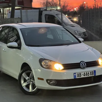 Volkswagen Golf 2012 në shitje