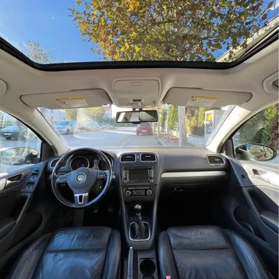 Volkswagen Golf 2012 në shitje