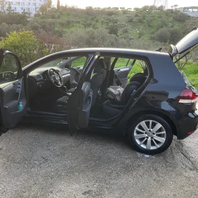 Volkswagen Golf 2011 në shitje