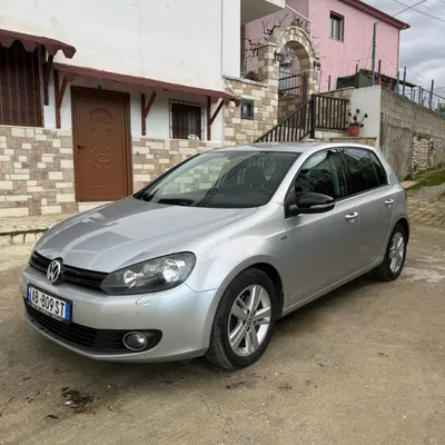 Volkswagen Golf 2012 në shitje