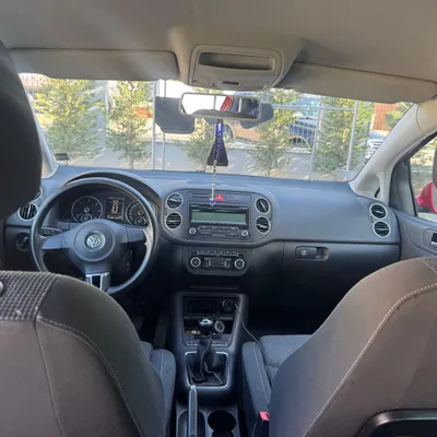 Volkswagen Golf 2012 në shitje