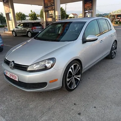 Volkswagen Golf 2012 në shitje