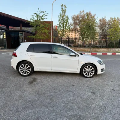 Volkswagen Golf 2013 në shitje