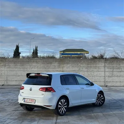 Volkswagen Golf 2014 në shitje