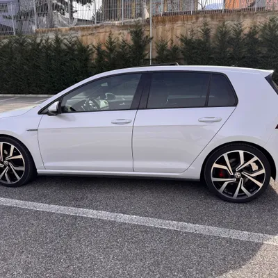 Volkswagen Golf 2014 në shitje