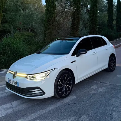 Volkswagen Golf 2023 në shitje