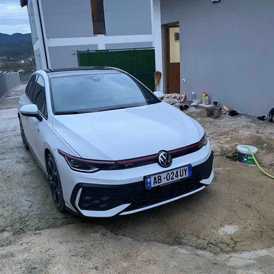 Volkswagen Golf 2024 në shitje